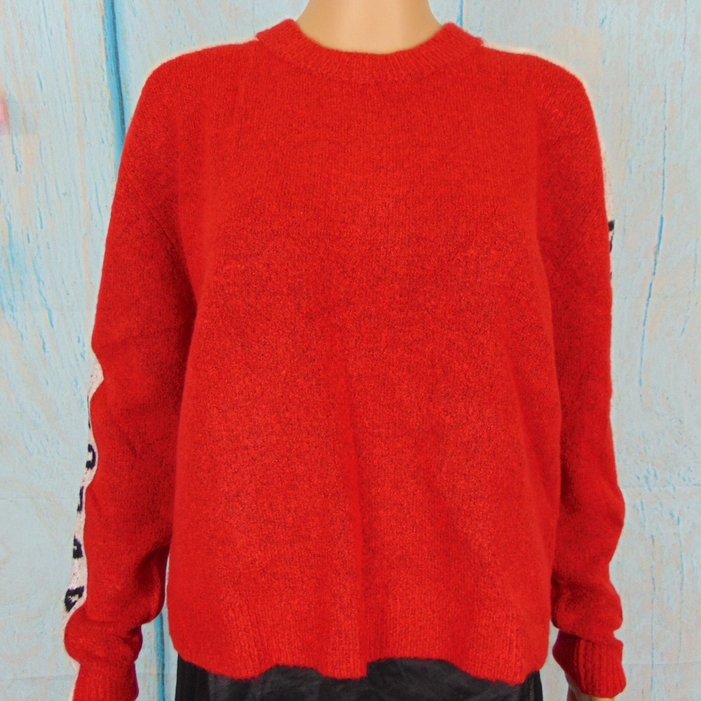 Ohmg Women’s sweater Size M NWT